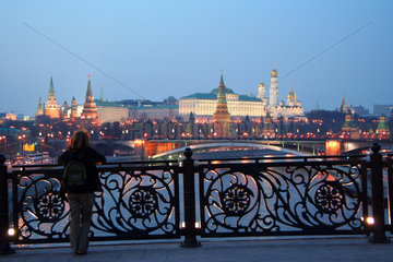 Moskau  Panorama mit Kreml und Moskwa
