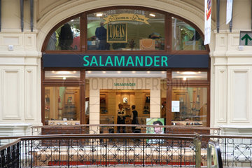 Moskau  Schriftzug von SALAMANDER im Kaufhaus GUM