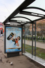 Moskau  Jacobs-Werbung in WALL-Bushaltestelle