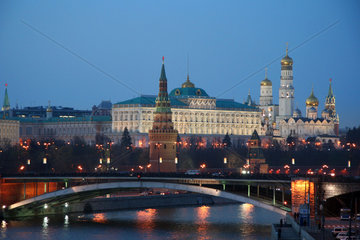 Moskau  Panorama mit Kreml und Moskwa