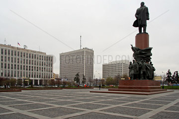 Moskau  Lenin-Denkmal auf dem Dobrynin-Platz