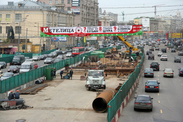 Moskau  Baustelle auf Ausfallstrasse