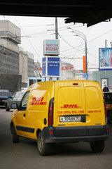 Moskau  Kurierfahrzeug von DHL