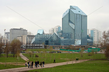 Moskau  verglaster Neubau am Stadtrand