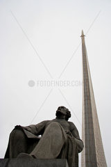 Moskau  Denkmal fuer den ersten Flug in den Kosmos
