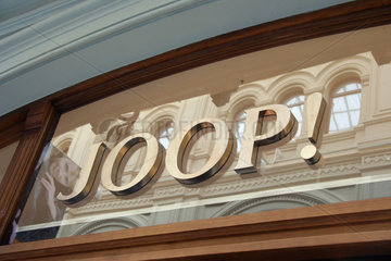 Moskau  Schriftzug von JOOP! im Kaufhaus GUM