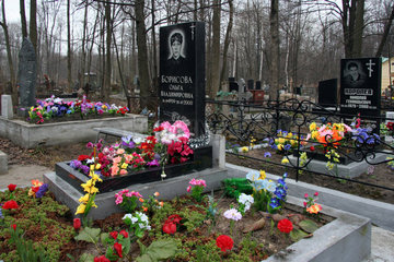 St. Petersburg  Friedhof mit Grabsteinen