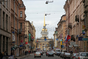 St. Petersburg  Admiralitaet und Brunnen