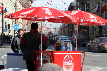St. Petersburg  Coca-Cola-Stand vor dem Newskij Prospekt