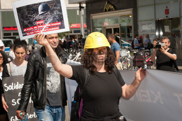 Berlin  Deutschland  Demonstration anlaesslich des Bergwerkungluecks vom 13. Mai mit 300 Toten in Soma