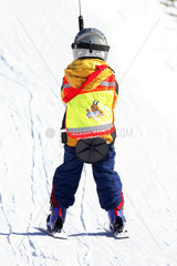 Tirol  ein Kind faehrt mit einem Skilift