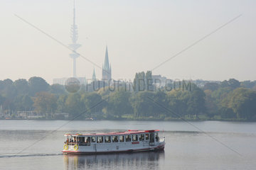 Hamburg  Aussenalster  Fernsehturm und Alsterdampfer