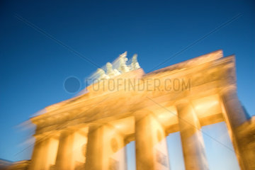 Berlin  Brandenburger Tor verwischt
