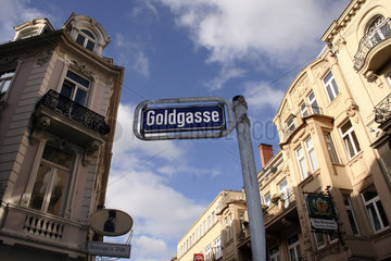 Wiesbaden  Strassenschild zur Goldgasse