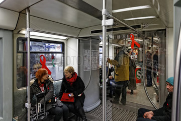 S-Bahnzug zum Welt-Aids-Tag