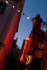 Posen  Polen  Leuchtreklame eines mexikanischen Restaurants in der Altstadt