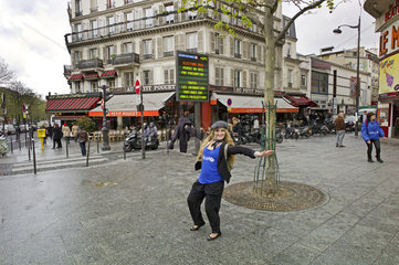 Maedchen in Paris