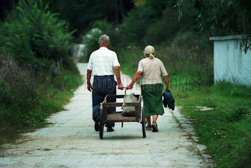 Bauernpaar bei der Heimkehr nach der Feldarbeit  Bulgarien