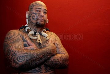 Dresden  Deutschland  ein maorischer Tattookuenstler auf der Tattoo Convention
