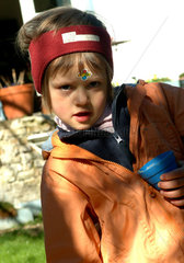 Riedlingen  ein junges Kind in Winterkleidung