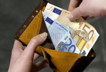 Brieftasche mit Geldscheinen