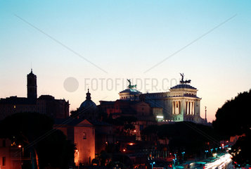Rom  Foro Romano und Monumento a Vittorio Emanuele