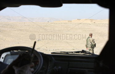 Kunduz  Afghanistan  Bundeswehr-ISAF-Soldat auf Patrouille