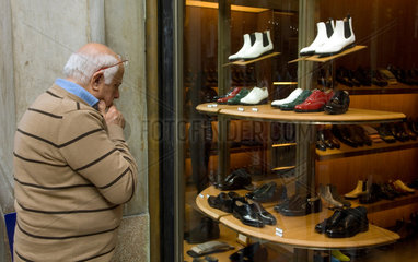 Mailand  Italien  Schuh-Geschaeft in der Galleria Vittorio Emanuele