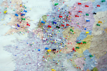 Berlin  Europakarte  in die Stecknadel gesteckt sind
