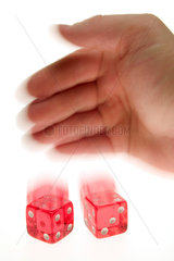 Zwei rote durchsichtige Spielwuerfel