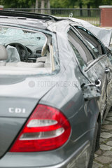 Berlin  Autowrack nach einem Unfall
