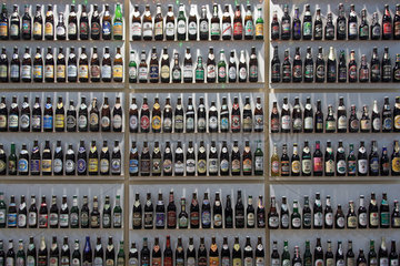 Berlin  Bierflaschen im Regal