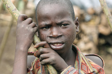 Goma  Demokratische Republik Kongo  Junge im Fluechtlingslager Shasha