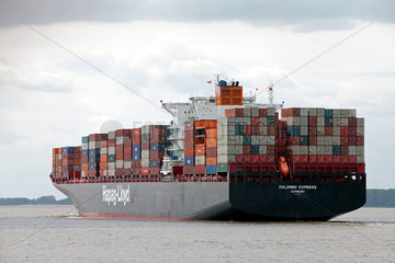 Schleswig-Holstein  Containerschiff auf der Elbe