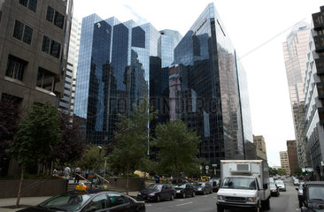 Montreal - Strassenszene zwischen den Hochhaeusern im Bankenviertel