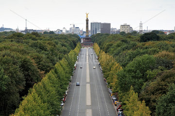 Berlin  Strasse des 17. Juni und Siegessaeule