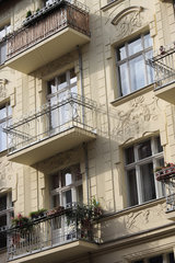 Berlin  Balkon und sanierte Altbaufassade
