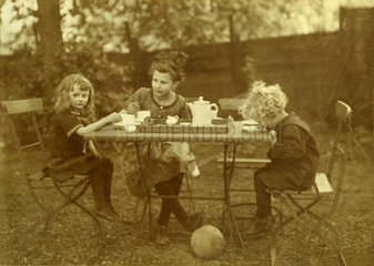 Geschwister  1909