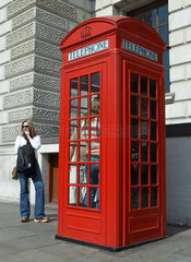 London - Eine klassische traditionelle Telefonzelle