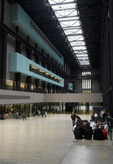 London - Innenansicht der Haupthalle der Tate Modern