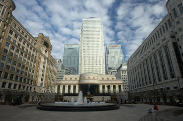 London - Cabot Square und Canary Wharf Tower in Canary Wharf