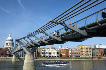 London - Die Millennium Bridge von Sir Norman Foster