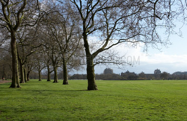 London - Blick in den Hyde Park im Fruehling