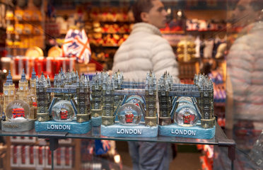 London - Miniaturen als Souvenirs in einem Schaufenster