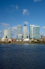 London - Finanzzentrum Canary Wharf mit seinen Buerotuermen