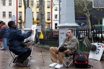 London - Strassenkuenstler portraitieren ihre Kunden