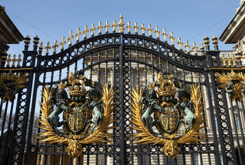London - Eingangstor des Buckingham Palace.