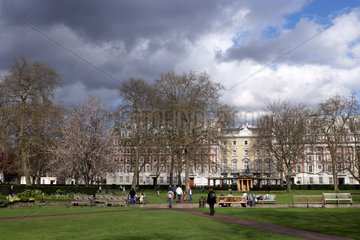 London - Der Grosvenor Square im Stadtteil Mayfair