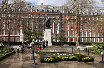 London - Der Grosvenor Square mit dem Roosevelt Memorial