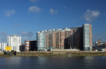 London - Wohnanlage fuer Immobilienkaeufer an der Themse